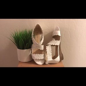 Women’s shoes, white shoes, size 8W, wide sandals.